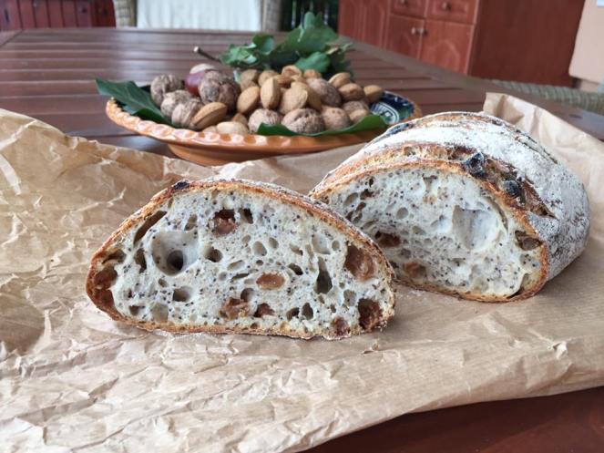 Péklány mákos mazsolás kenyér