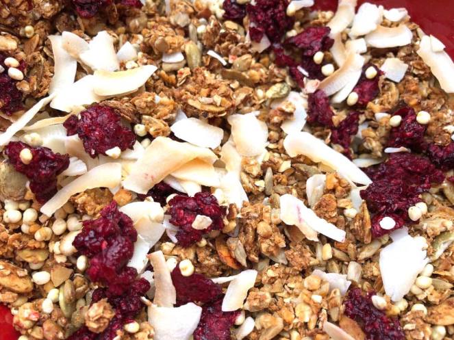 málnás kókuszos granola